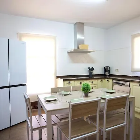 Dom wakacyjny Villa Carmen *